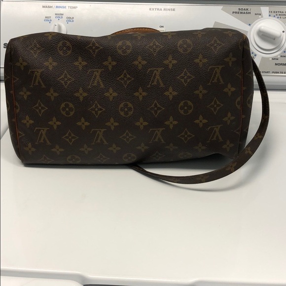 Louis Vuitton - Picture 4 of 5